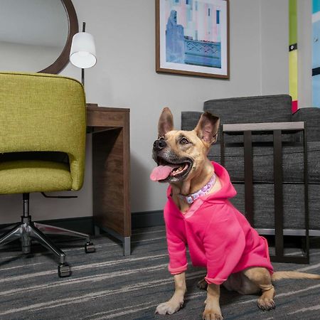 Hampton Inn Yorkville Екстериор снимка