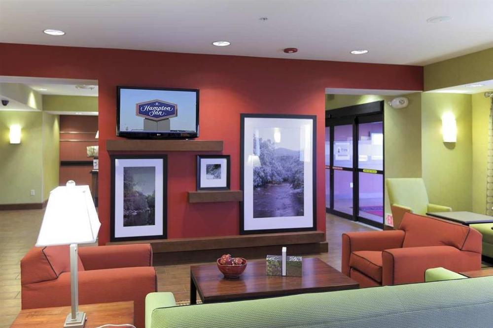 Hampton Inn Yorkville Интериор снимка