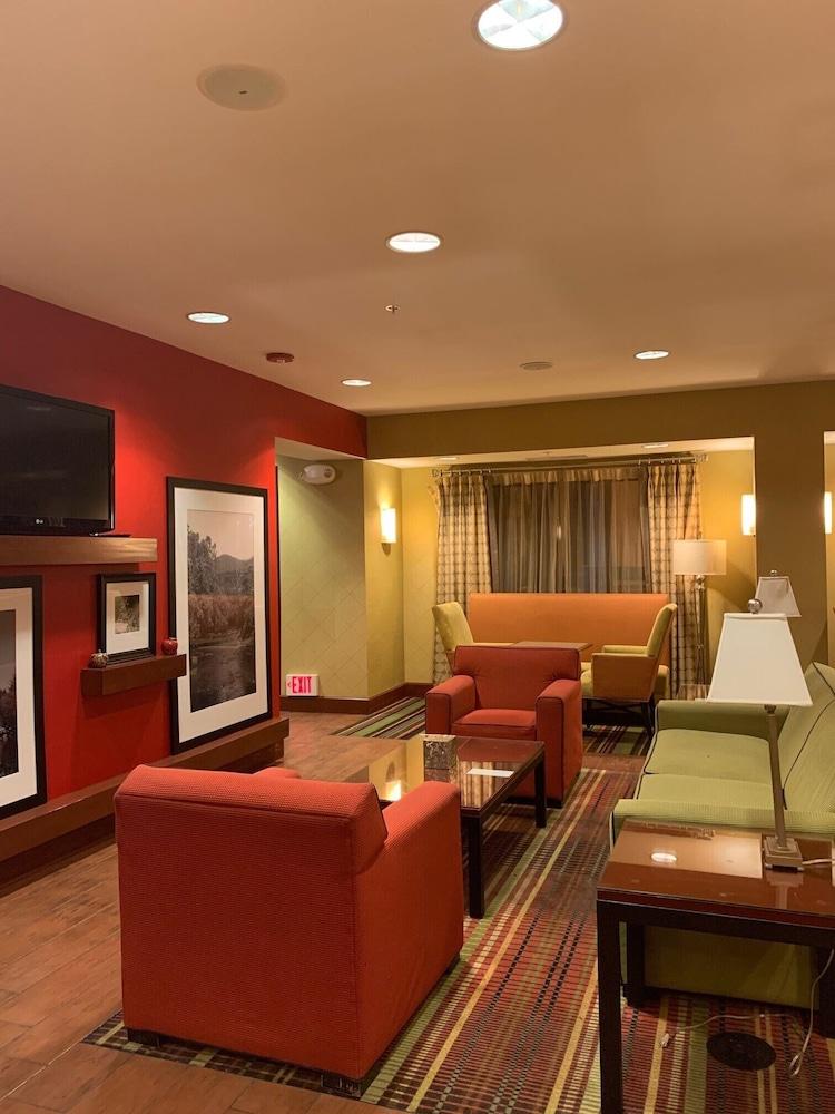 Hampton Inn Yorkville Екстериор снимка