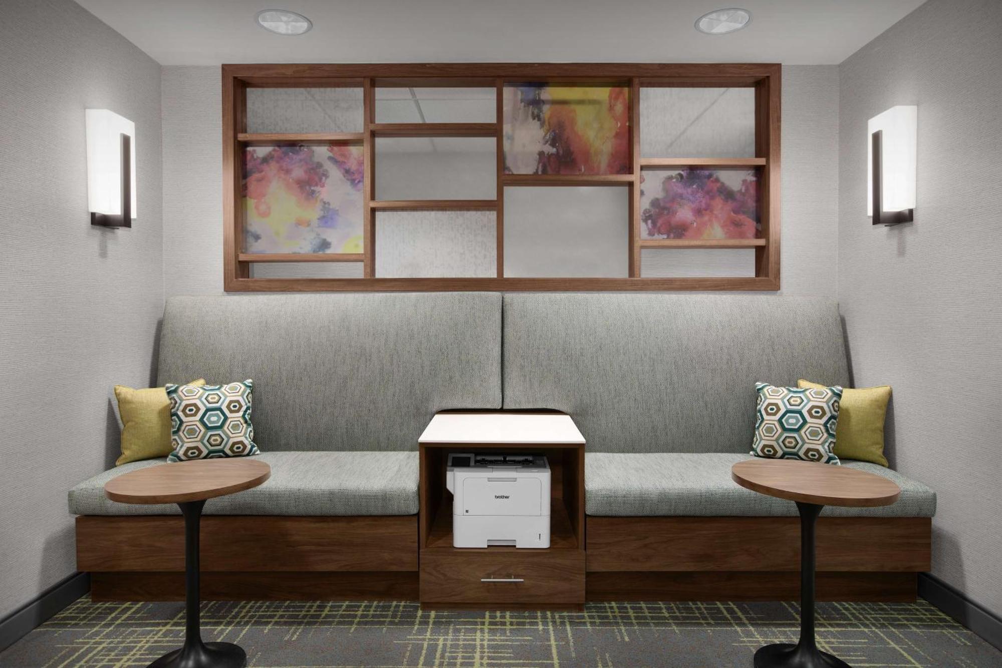 Hampton Inn Yorkville Екстериор снимка