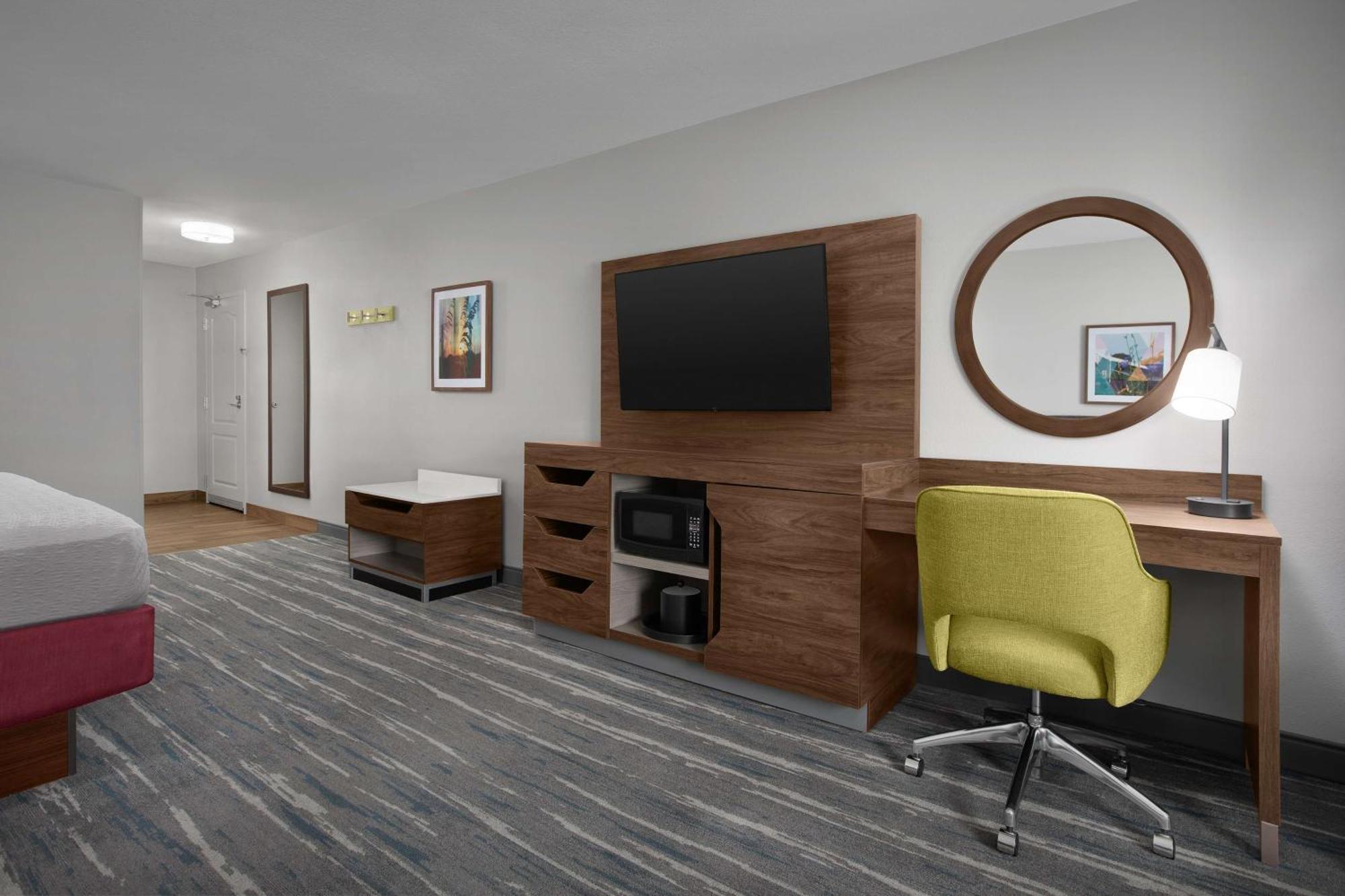 Hampton Inn Yorkville Екстериор снимка