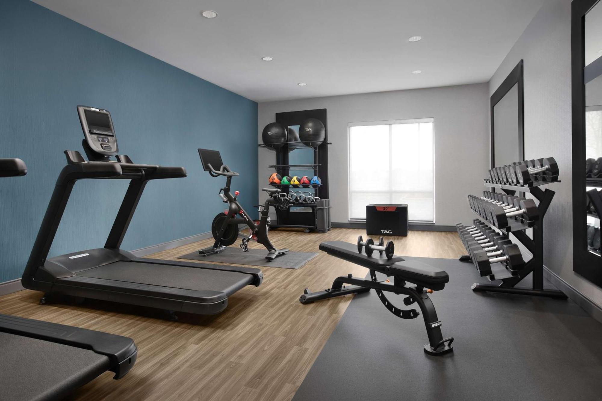 Hampton Inn Yorkville Екстериор снимка