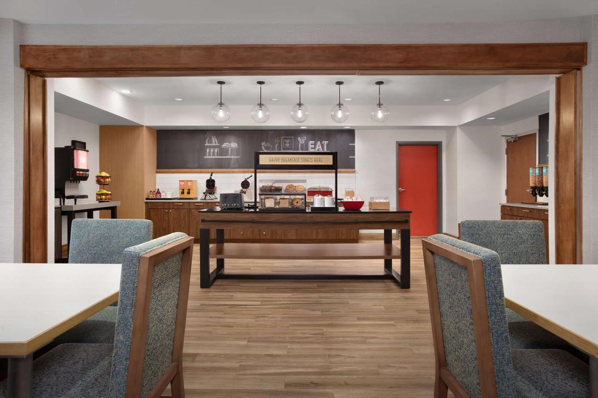 Hampton Inn Yorkville Екстериор снимка