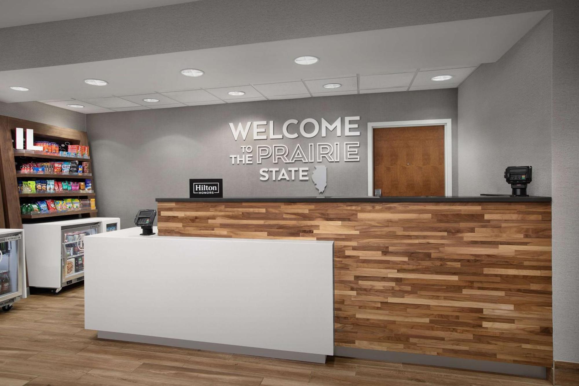 Hampton Inn Yorkville Екстериор снимка